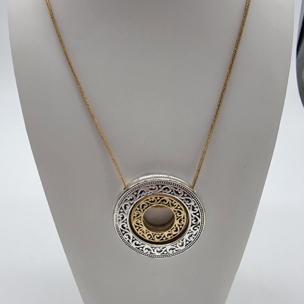 Etched Circles Scrollwork Chain Necklace Large Circle Inner Circle Slide‎